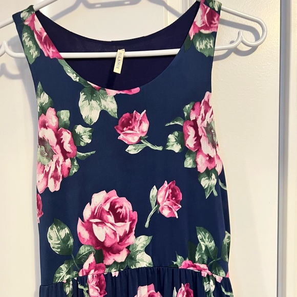 Floral Maxi Dress - Picture 2 of 6